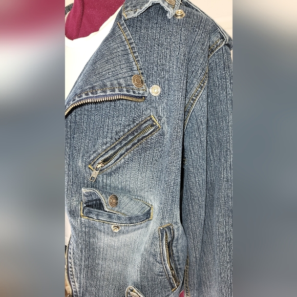 Groovy Vintage-like Stylish Jean Jacket - Picture 6 of 7
